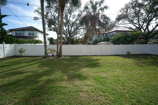 Foto del edificio - 3406 W Tambay Ave