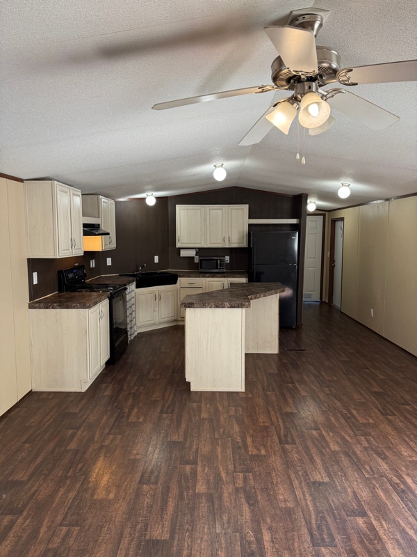 Building Photo - 202 Evelyn Ave