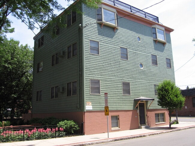 Building Photo - 33 Medford St