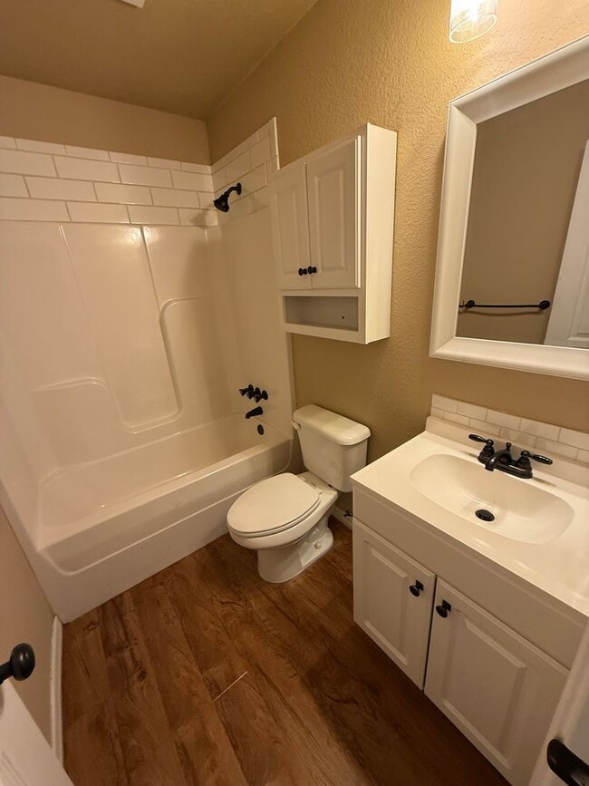 Building Photo - 2 Bed 1 Bath House