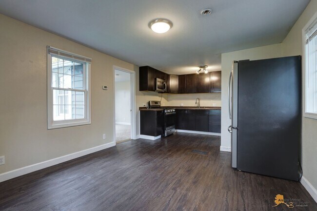 Building Photo - Updated Single Family Home with a Spacious...