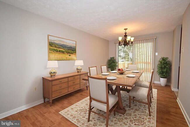 Foto del edificio - 7045 MacBeth Way