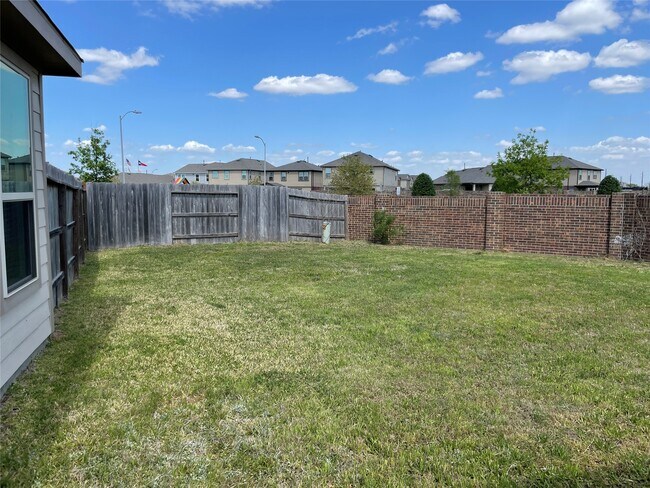 Foto del edificio - 5006 Pine Ridge Knoll Ct