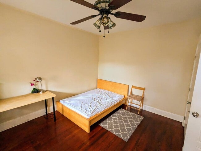 Building Photo - 617 Irving St NW