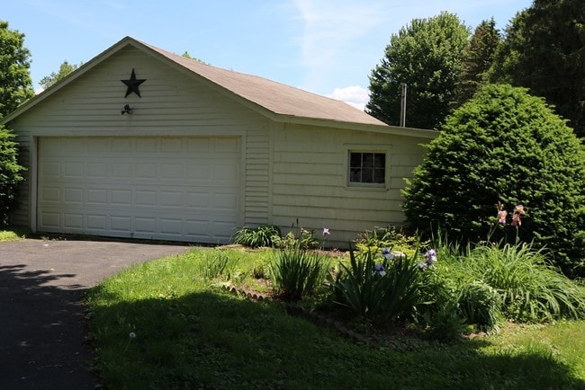 Building Photo - 202 Ridge Rd