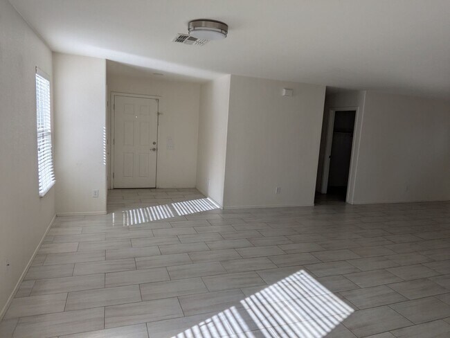 Foto del edificio - Northwest Beauty 3 Bedroom 3 Bath 2 Car garage