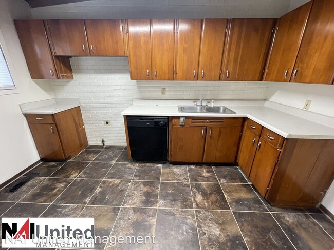 Building Photo - 2 br, 1 bath House - 6110 Chennault