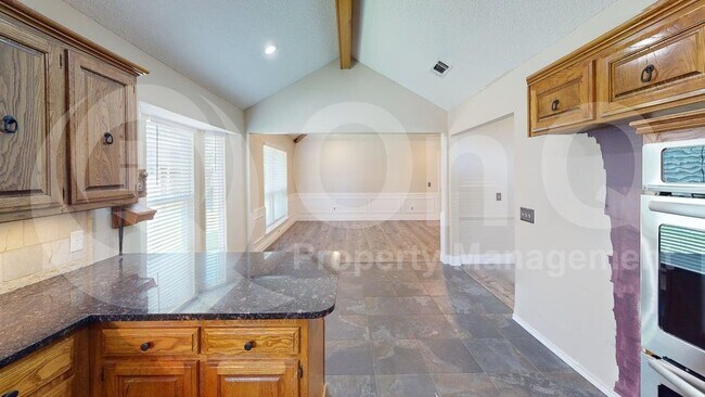 Foto del edificio - 1217 Babbling Brook Dr