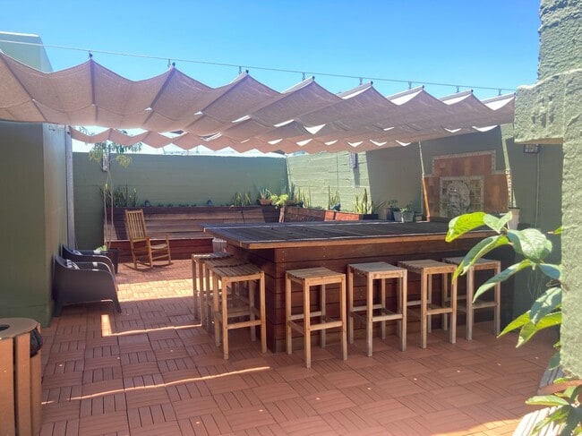 Building Photo - 140 Linden Ave