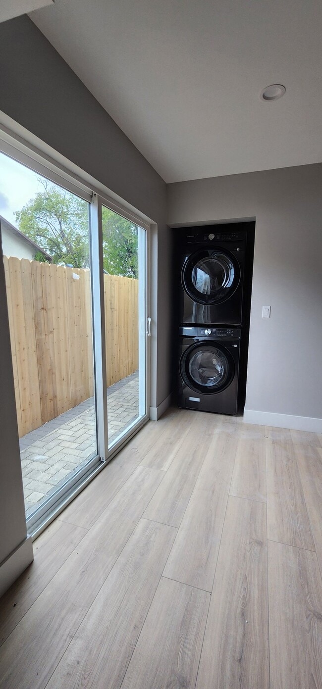 Foto del edificio - 5725 Klump Ave