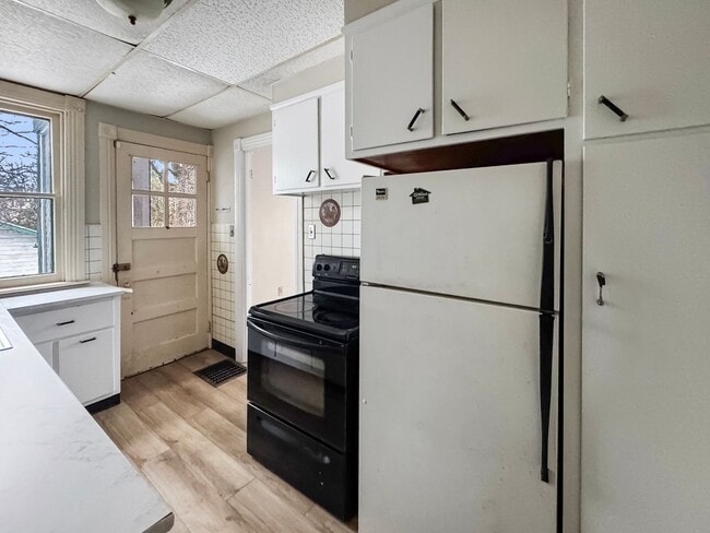 Building Photo - 812-814 Third Ave