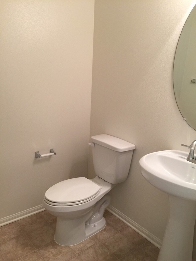 Building Photo - Townhouse for lease in Eastvale