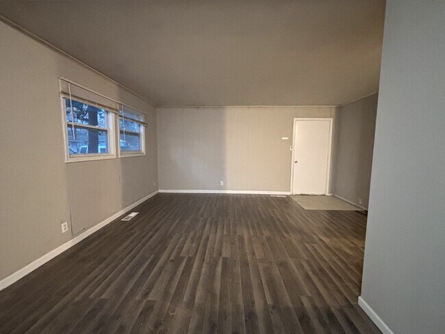 Foto del edificio - 140 Hickory Dr