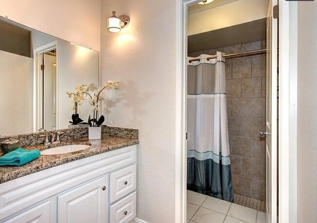 Building Photo - 5954 Sorrel Ave