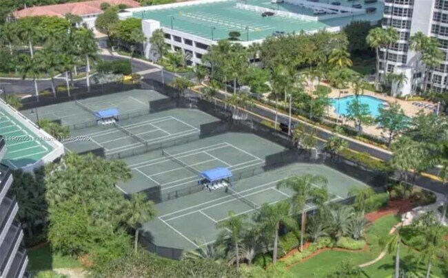 Foto del edificio - 3600 Mystic Pointe Dr