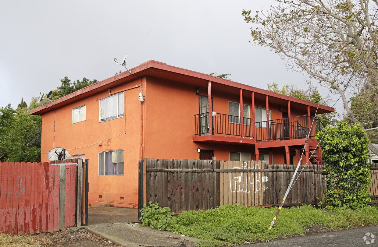 Foto del edificio - 2350 83rd Ave