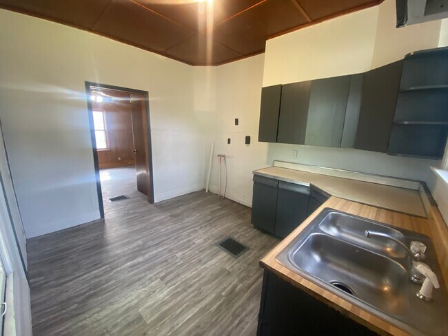Building Photo - 1203 Mc Kinley Ave