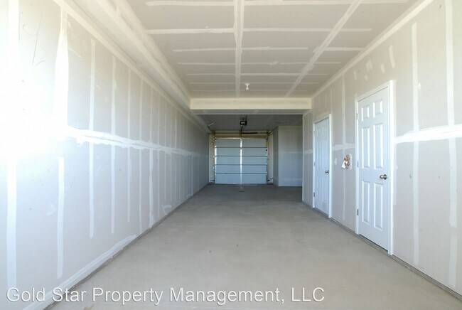 Building Photo - 2 br, 2.5 bath House - 3163 Sullivan Lp