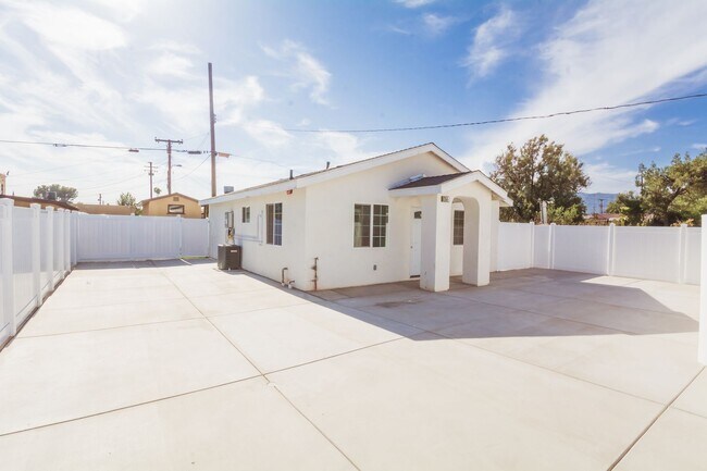 Foto del edificio - 8264 Bennett Avenue