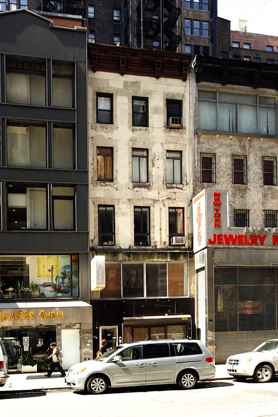 Building Photo - 24 W 46th St