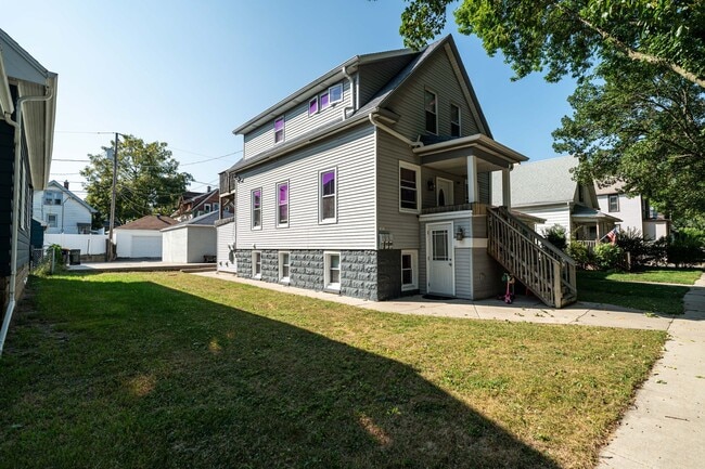Building Photo - 1801 S 64th St