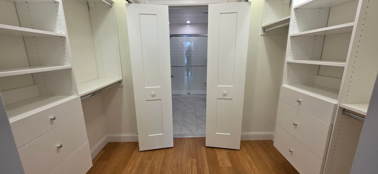 Primary Photo - Luxury 2-Bed with Massive Closets and Buil...