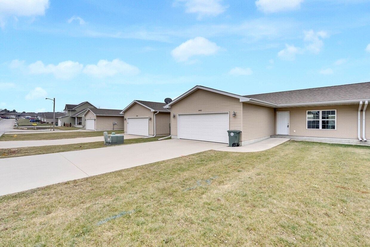 Foto del edificio - Summerland Twin Homes