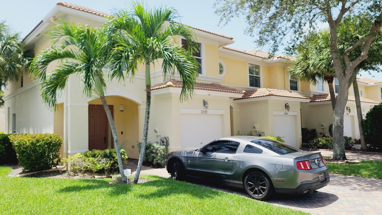 Primary Photo - 2202 Seminole Palms Dr