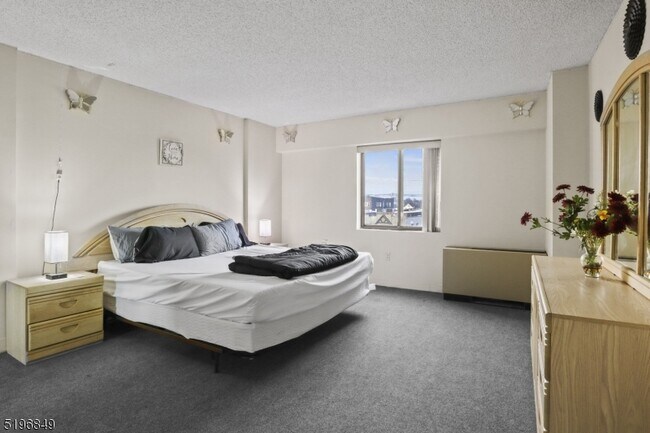 Foto del edificio - 10 N Wood Ave