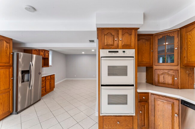 Building Photo - 4 Dover Cir