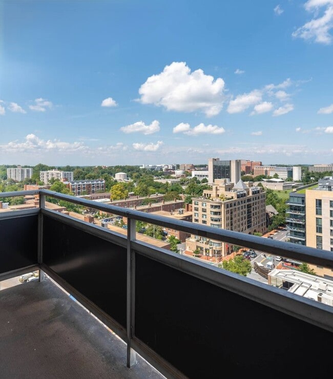 Foto del edificio - 8200W Apartments