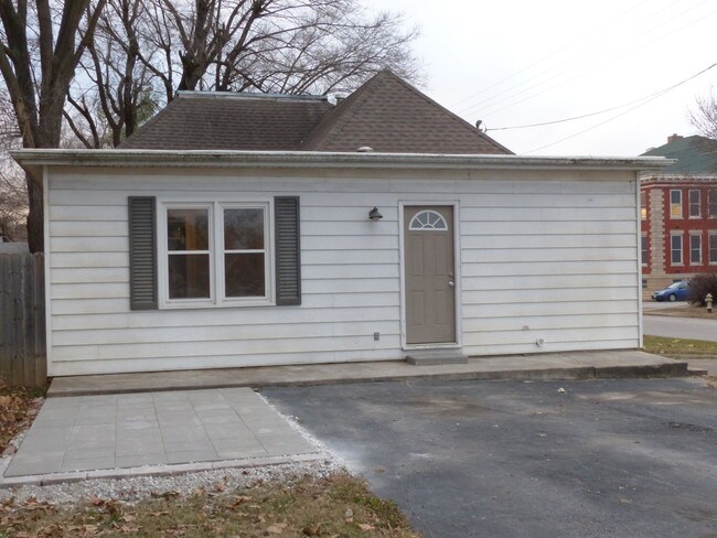 Building Photo - 300 S Florence Ave