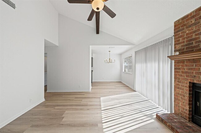 Foto del edificio - 2313 Paul Revere St