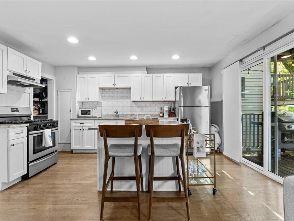 Foto principal - 649 E 2nd St