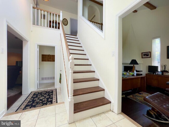 Building Photo - 89 Oak Knoll Dr