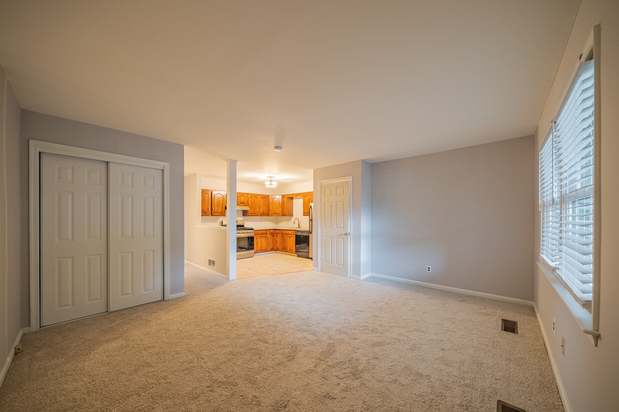 163 Pennsylvania Ave Unit 4, Phoenixville, PA 19460 Condo for Rent in Phoenixville, PA