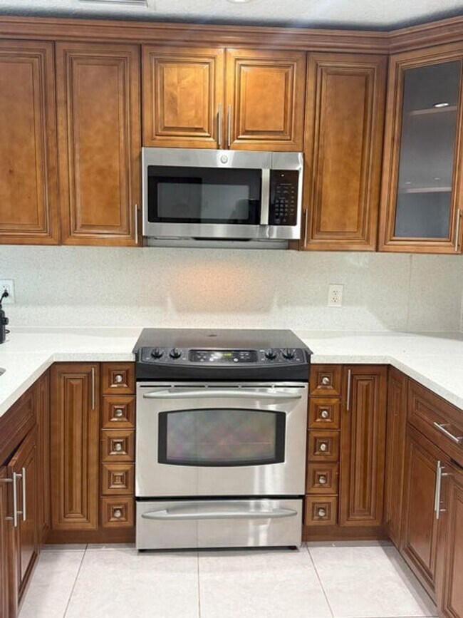 Foto del edificio - 1240 W 26th St