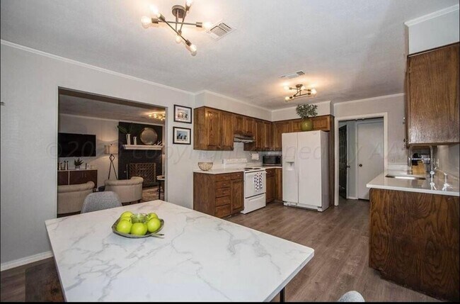 Foto del edificio - 6701 Deer Park Dr