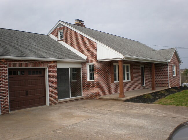 Building Photo - 1555 Church Rd