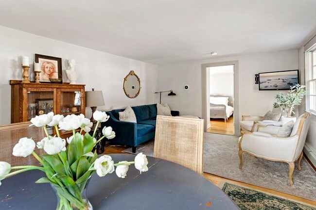 Building Photo - 10 Greenwood St