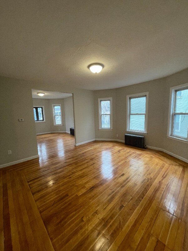 4 Courtland St Unit 1, Worcester, MA 01602 Room for Rent in Worcester