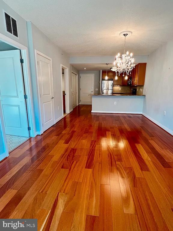 Foto del edificio - 888 N Quincy St