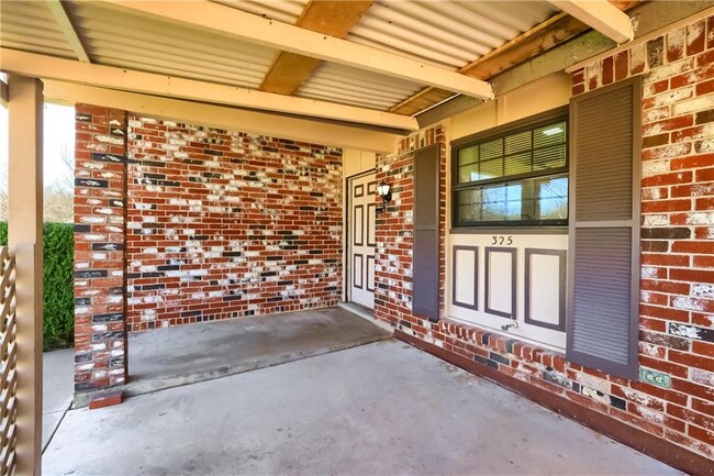 Foto del edificio - 325 Heartwood Dr