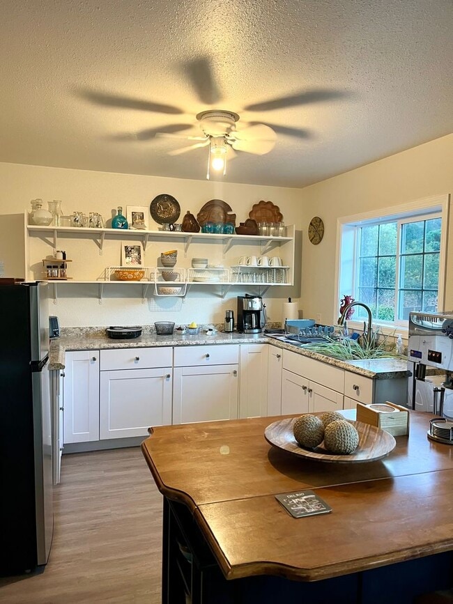 Building Photo - Short Term Rental available, Fully Furnished , 1 Bedroom, 1 Bath in Private Setting