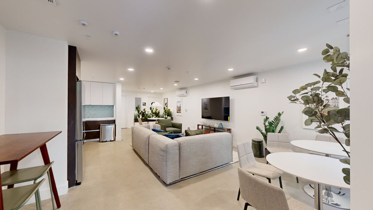 Photo - Solaire Venice Apartments