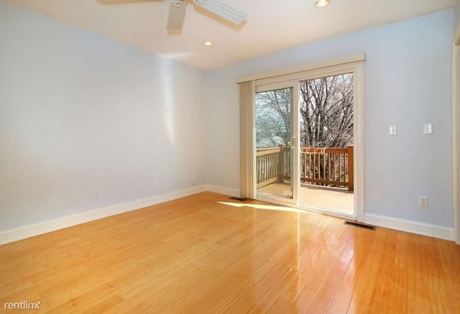 Foto del edificio - 2 br, 1 bath  - 156 O St