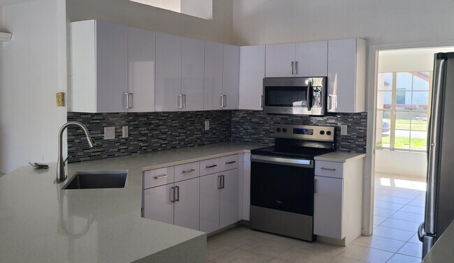 Building Photo - 10758 Cypress Bend Dr