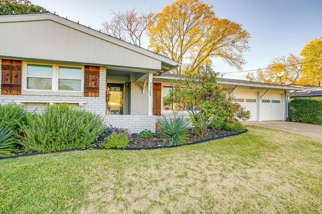 Building Photo - Beautiful Home on Corner Lot in South Hill...