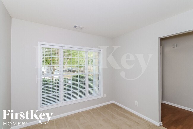 Building Photo - 1055 Westmoreland Ln NE