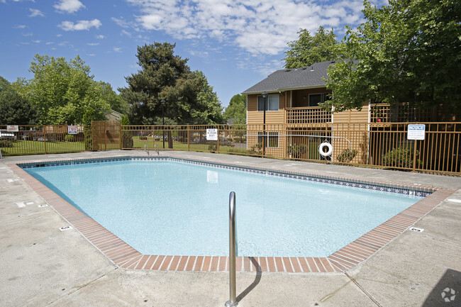Pool - Aspire Columbia Ridge
